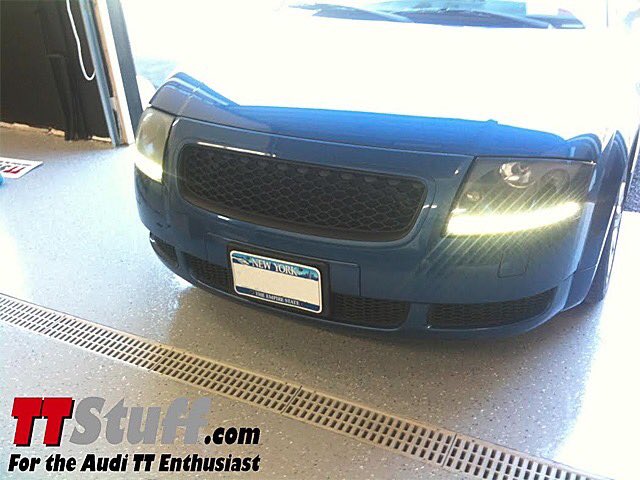 Audi TT Mk1 front profile with German Auto Stuff gloss black RS-style honeycomb grille installed in a badgeless configuration