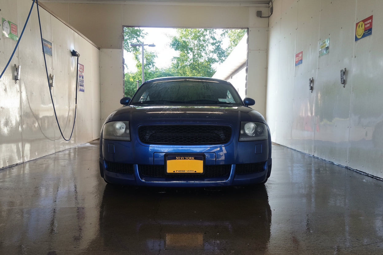 Front view of Audi TT Mk1 with German Auto Stuff gloss black RS-style honeycomb grille installed without the badge holder